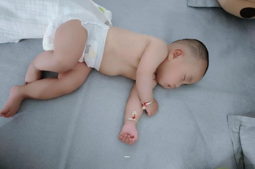 河北宝宝总是摇头怎么回事
